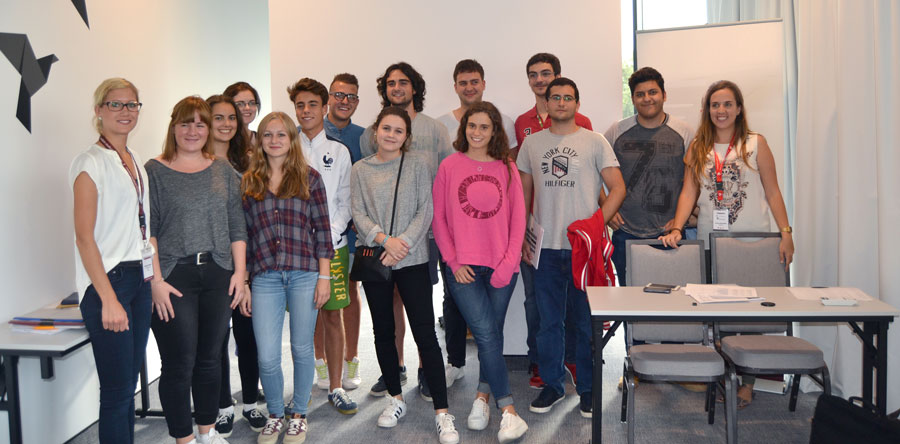 Estudia medicina en la Universidad de Bialystok, en Polonia